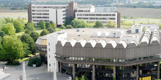 Bibliothek von oben Auf diesem Bild ist das Bibliotheksgebäude von oben zu sehen